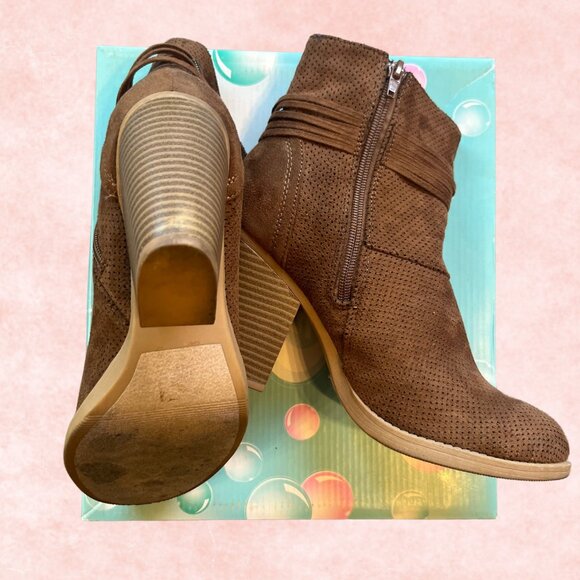 Soda Brown Suede Block Heel Ankle Boots – Size 8 - Picture 5 of 5